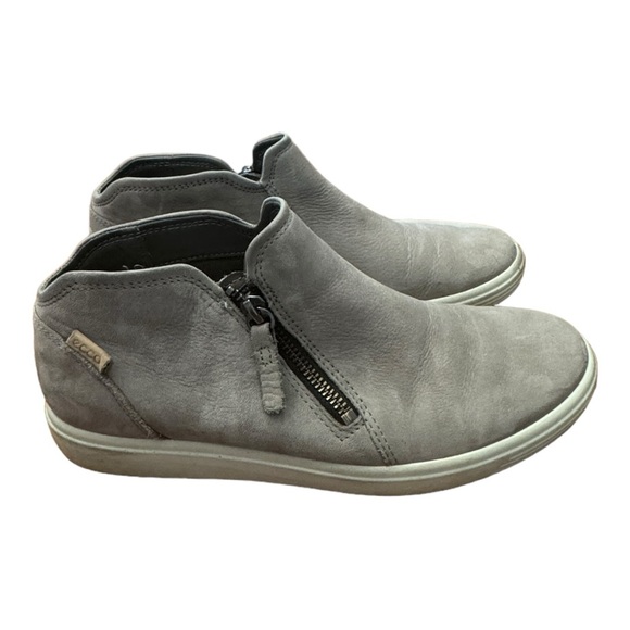 Ecco Women's Soft 7 Side Zip Bootie Sneaker Grey Taupe Nubuck Women’s Sz 8 EU 39 - Picture 1 of 10